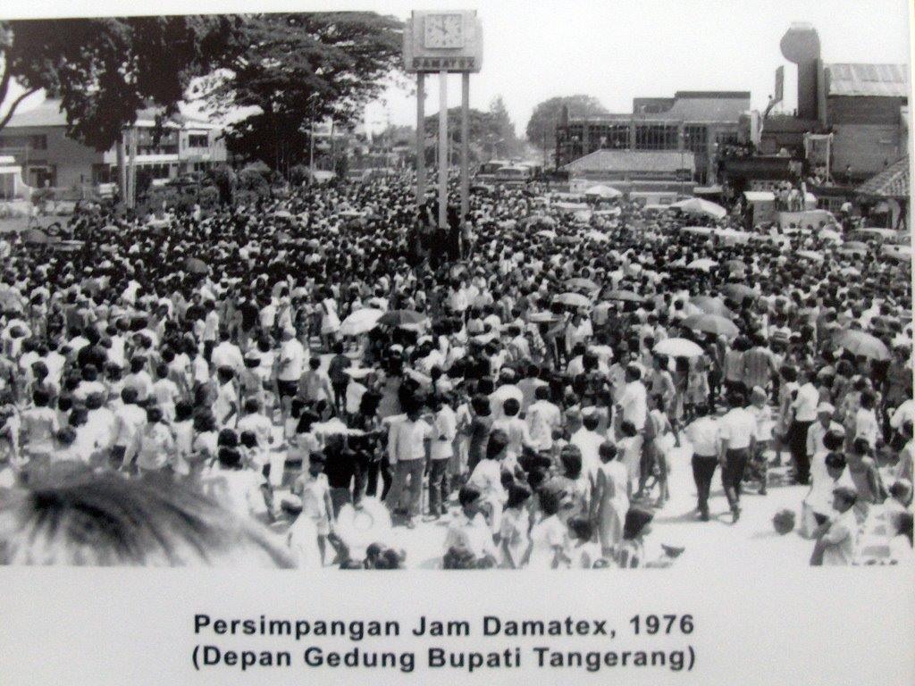 PERSIMPANGAN JAM DAMATEX 1976